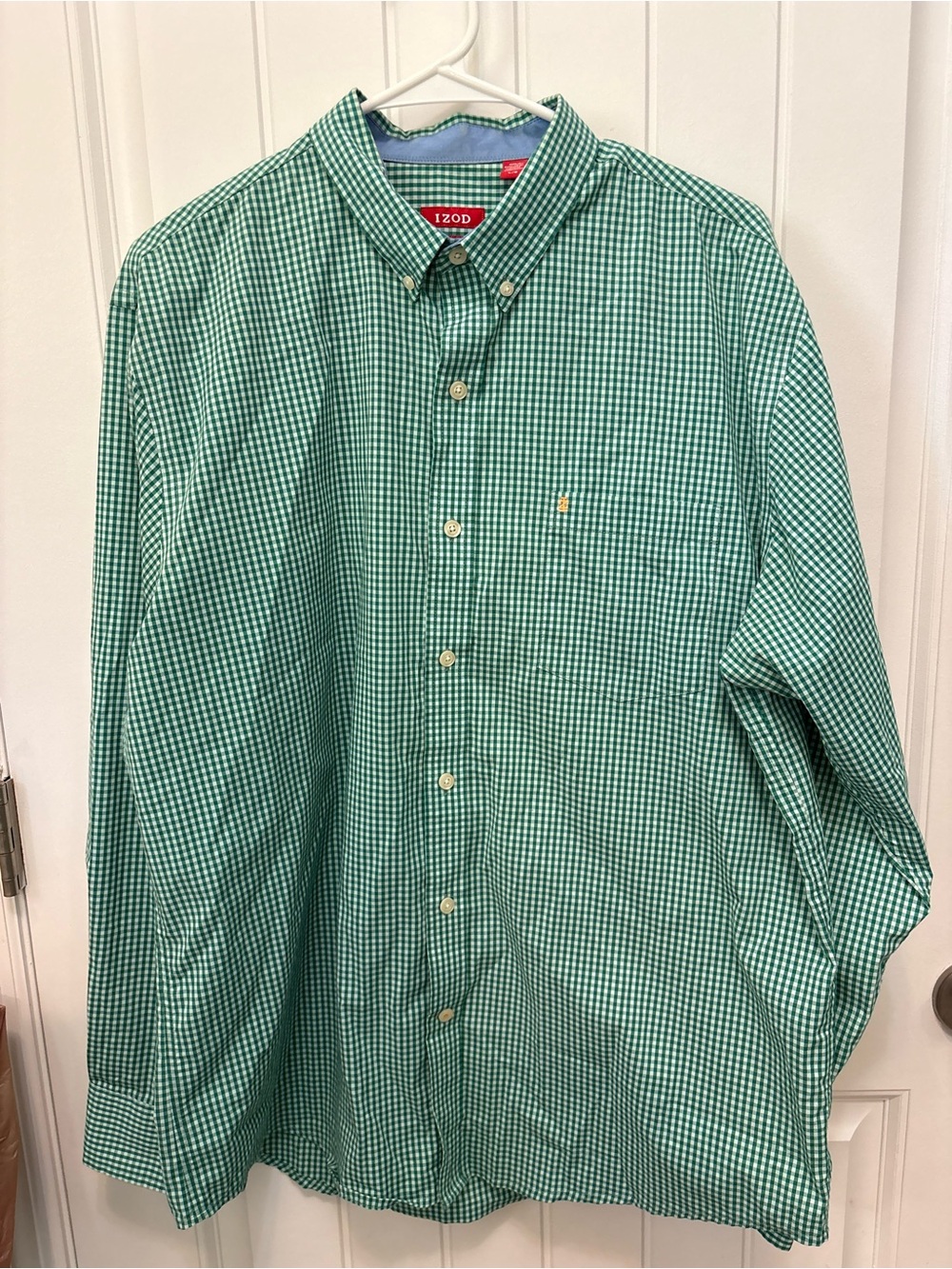 IZOD Men’s Green Gingham Button-Down Shirt. Size Large.